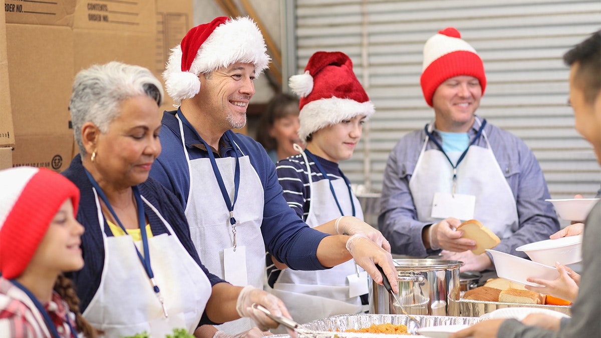 Christmas volunteering opportunities to make a difference Christmas volunteering opportunities to make a difference